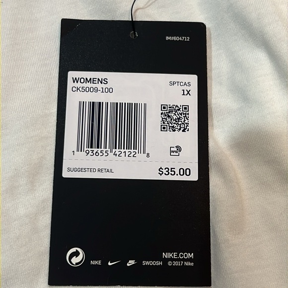 Women’s NIKE Short Sleeve Tee 1X 🍌 - Picture 5 of 6